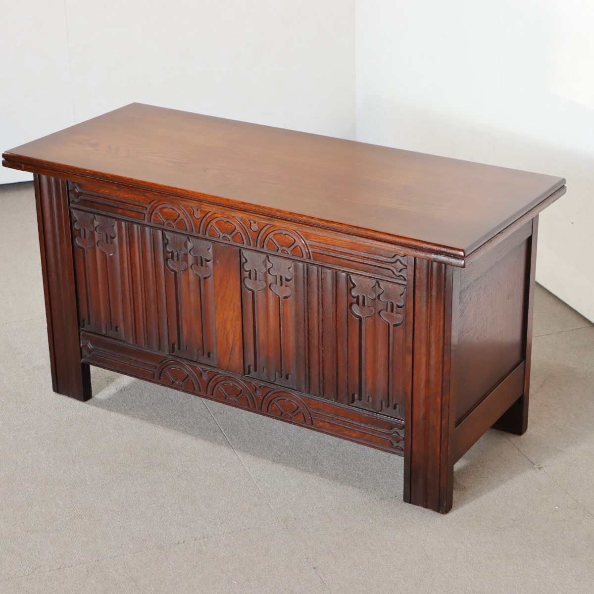 ストロングボーのヴィンテージボックス。