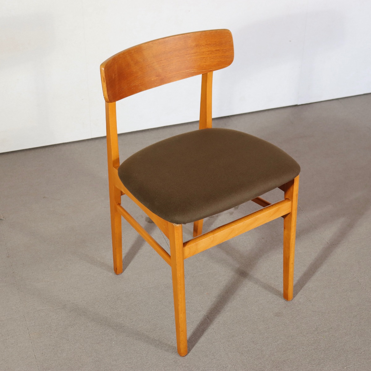 ヴィンテージのダイニングチェア。