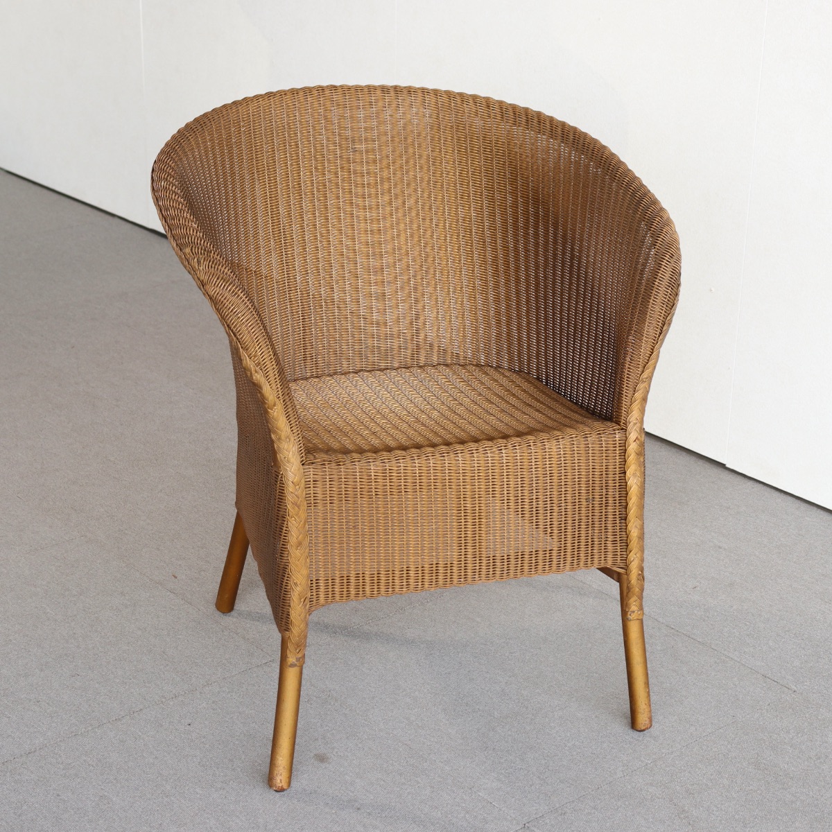 ロイドルームのアームチェア