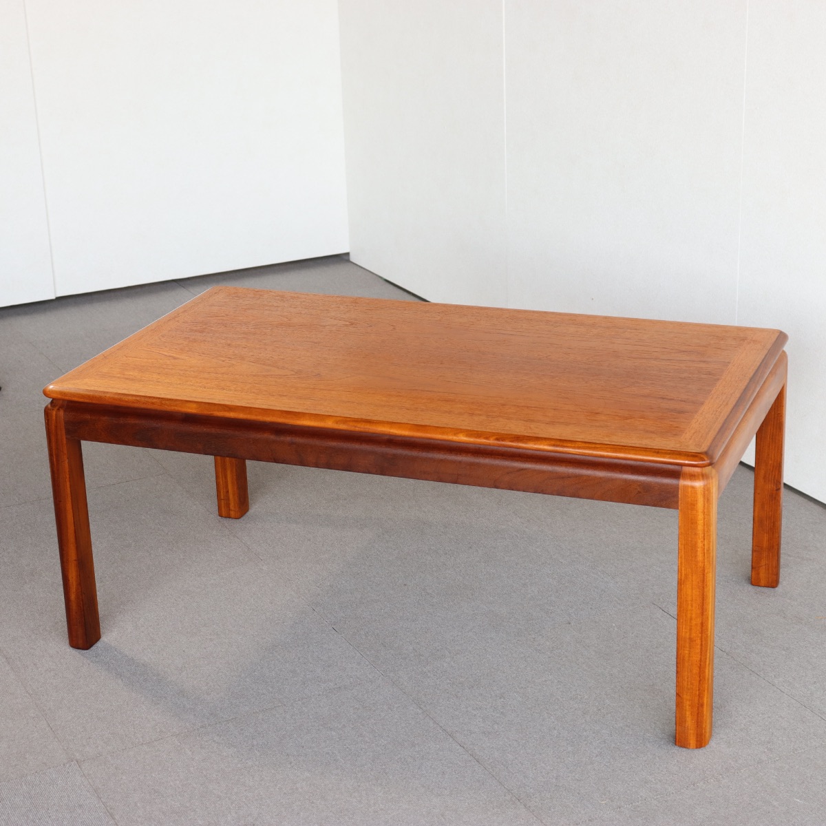 ジープランのコーヒーテーブル