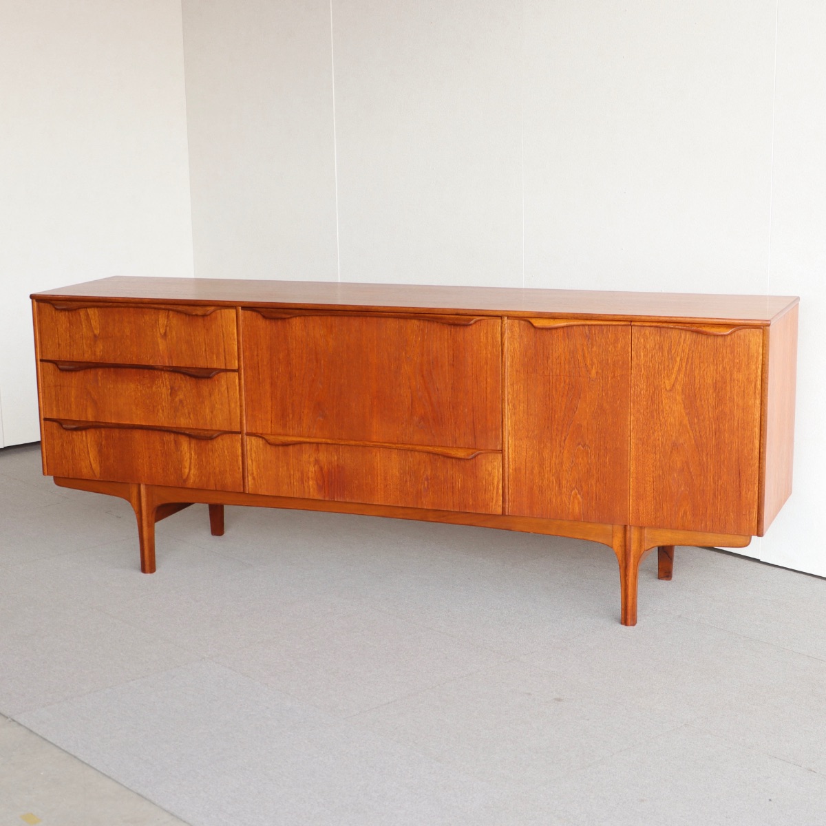 サトクリフオブトッドモーデンSUTCLIFFE OF TODMORDENのサイドボード