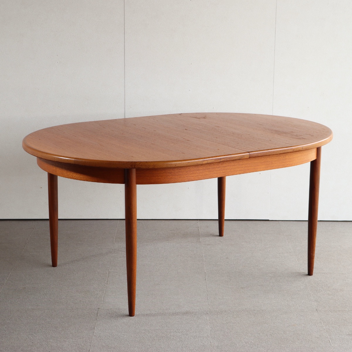 ジープランG-PLANのダイニングテーブル