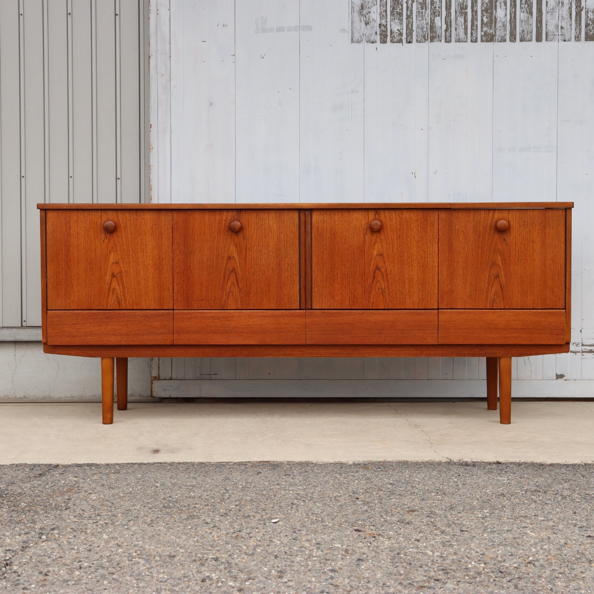 英国ヴィンテージのサイドボード