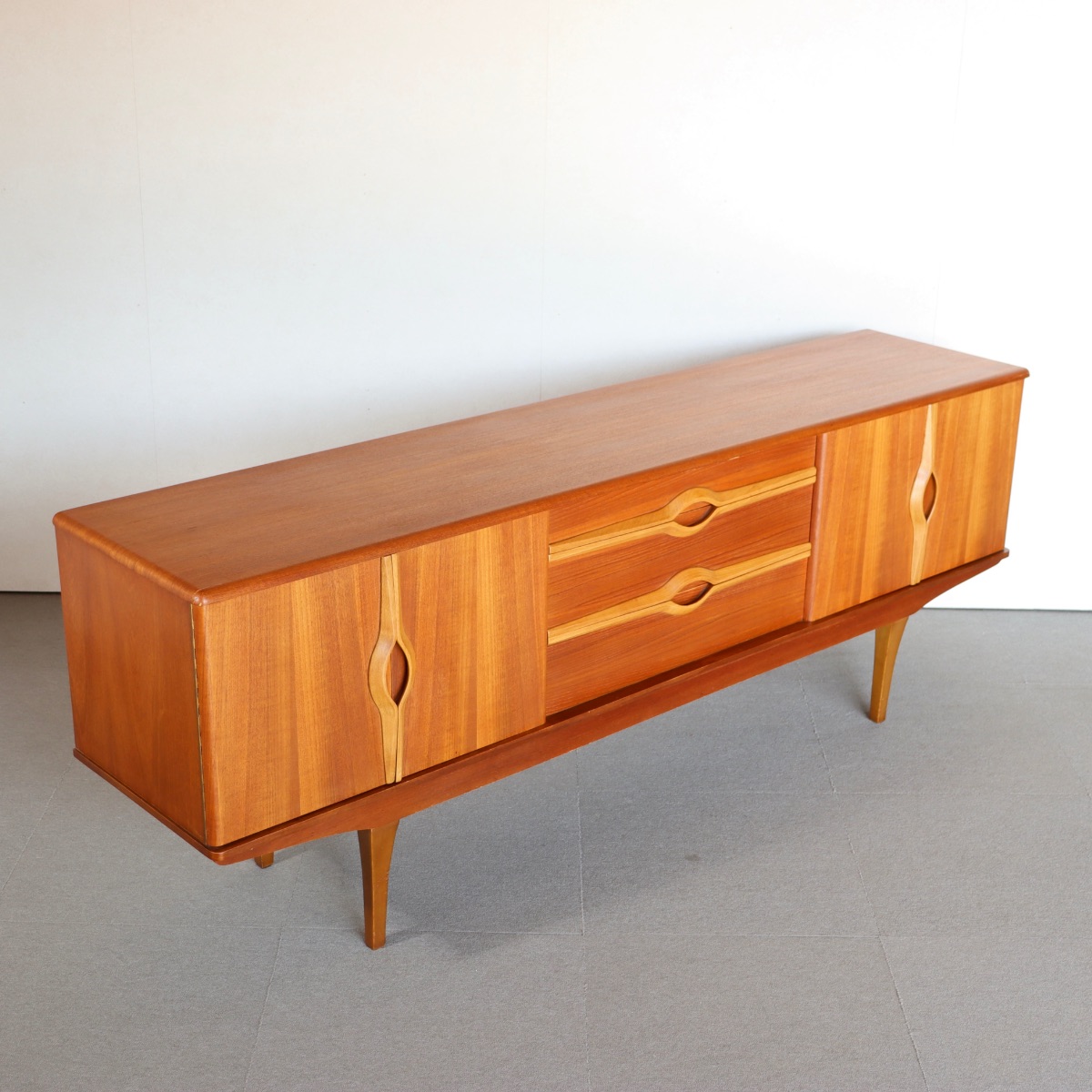 キキじゃない方】 ストーンヒルSTONEHILL製チーク材サイドボード 送料込み