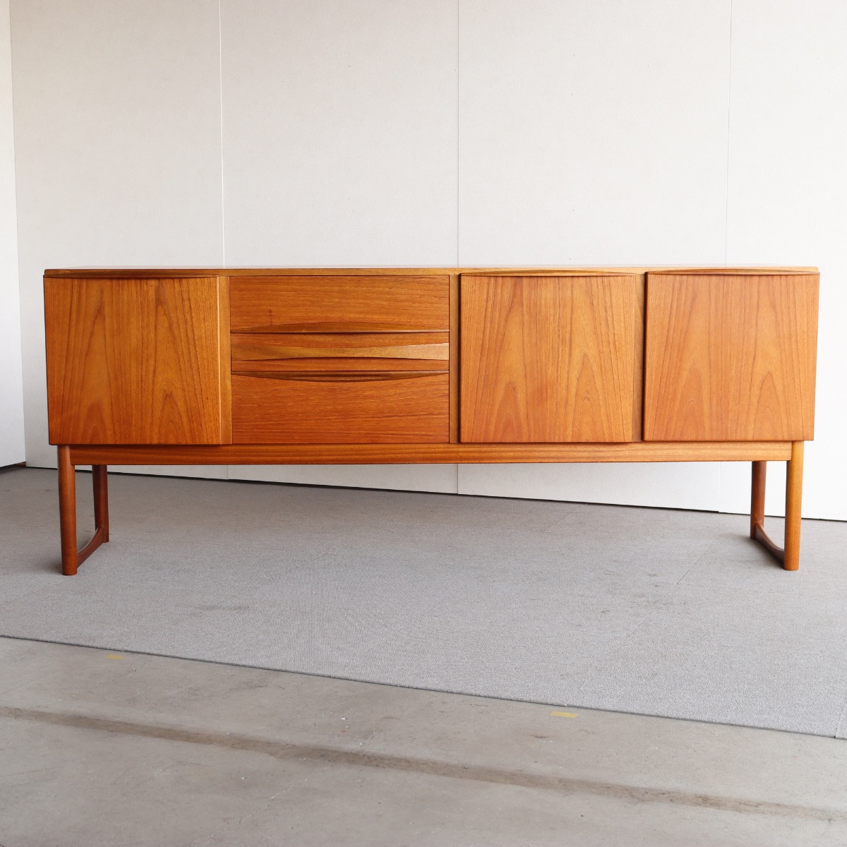 マッキントッシュMacintoshのサイドボード