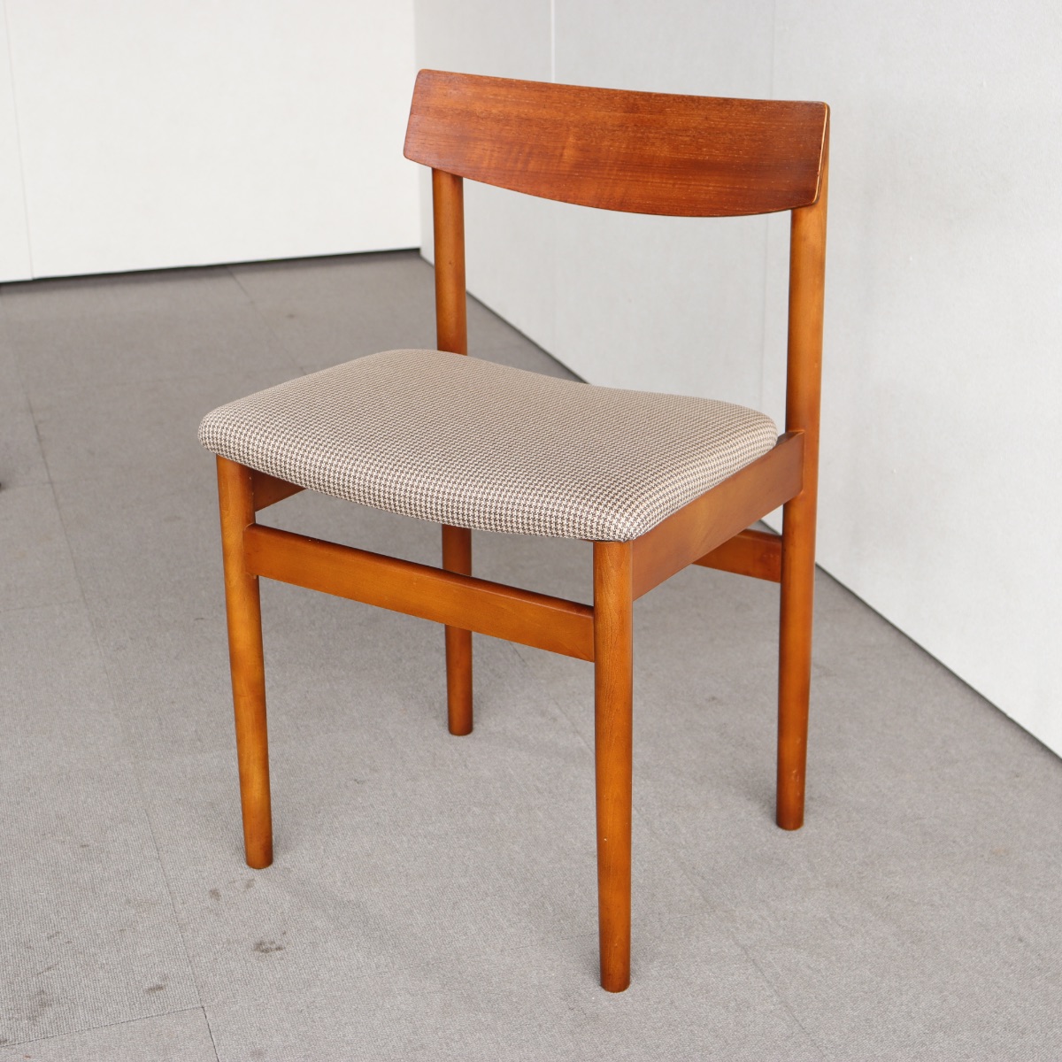 英国ヴィンテージのチーク材のチェア