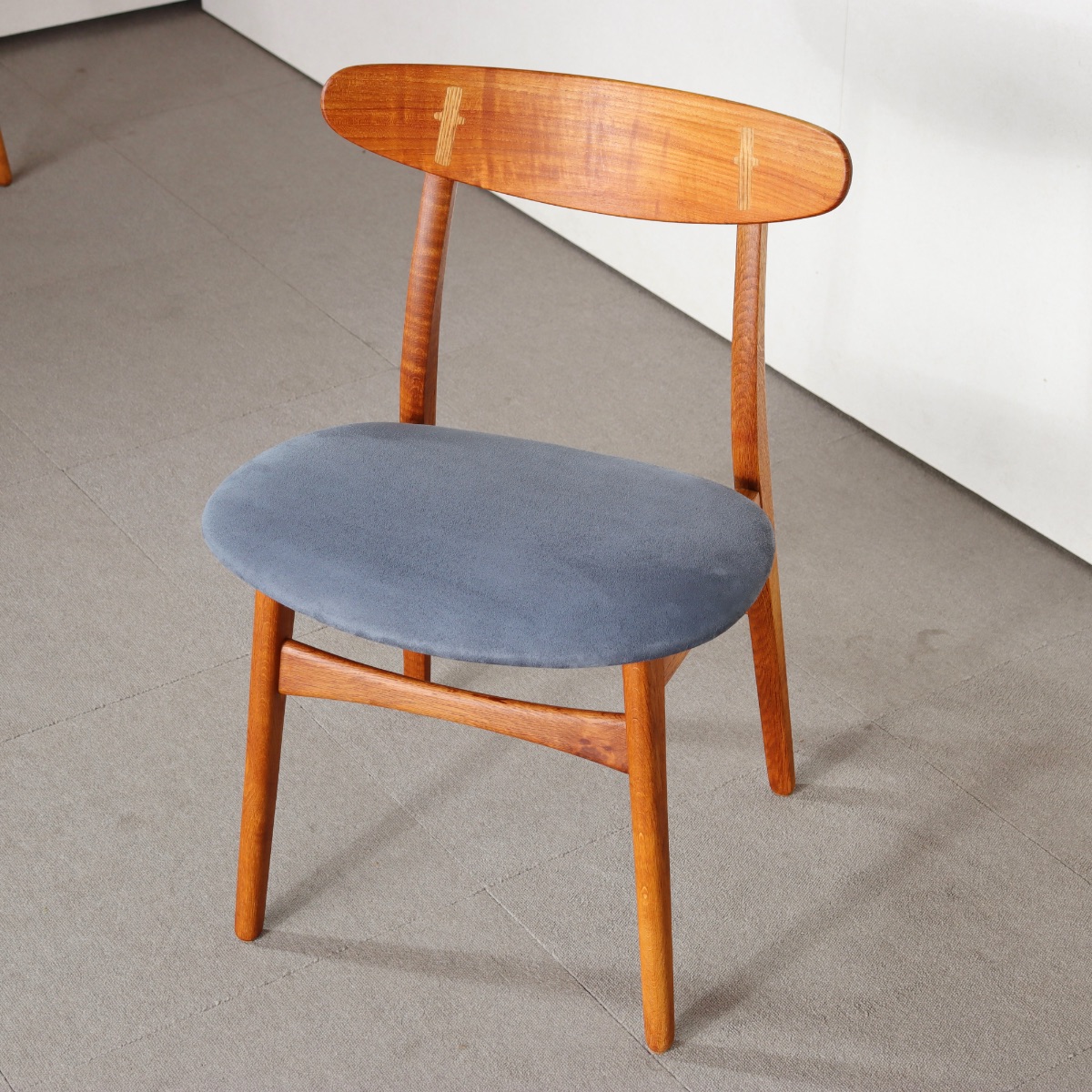 ハンス・J・ウェグナー デザインの北欧ヴィンテージダイニングチェア(CH30)