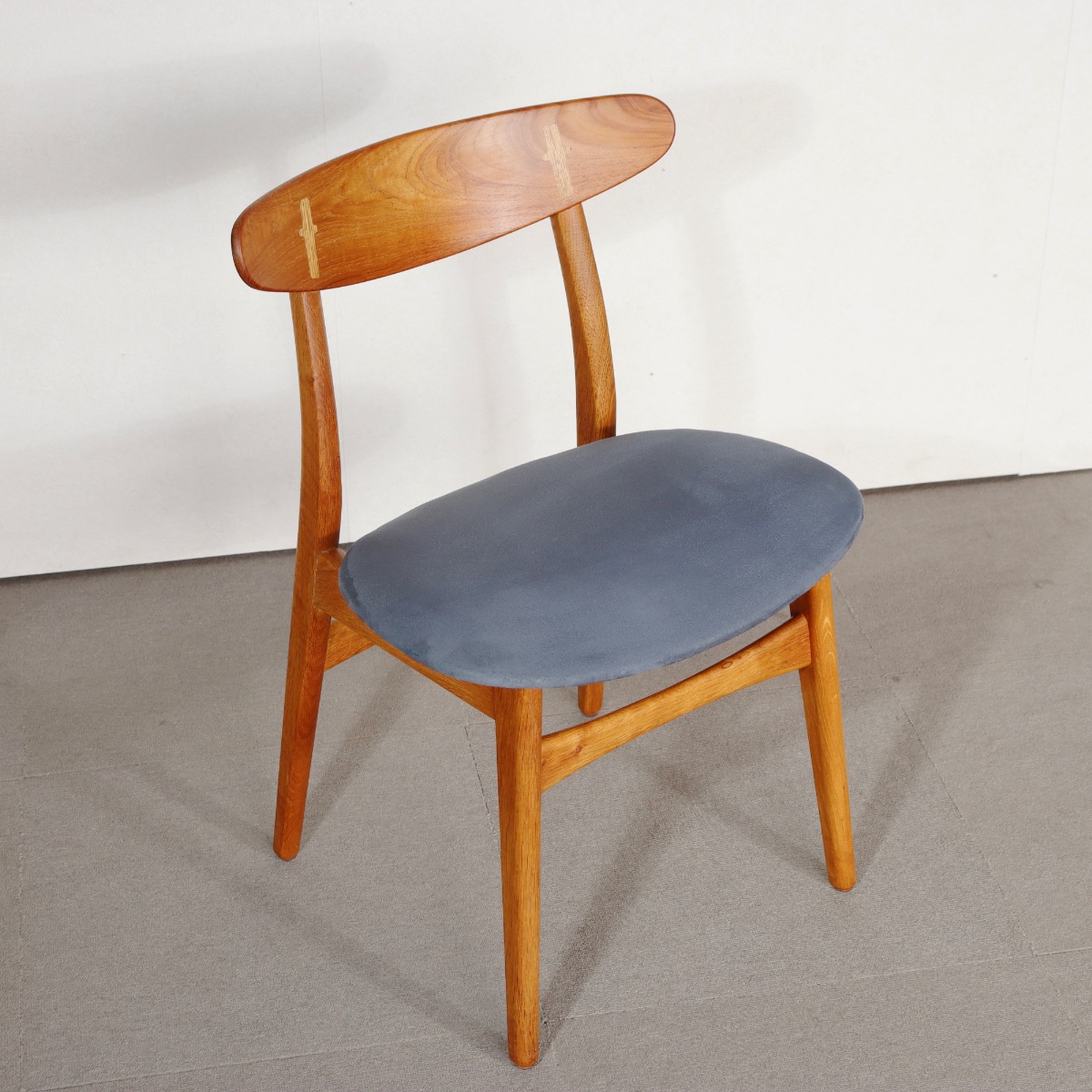 ハンス・J・ウェグナー デザインの北欧ヴィンテージダイニングチェア(CH30)