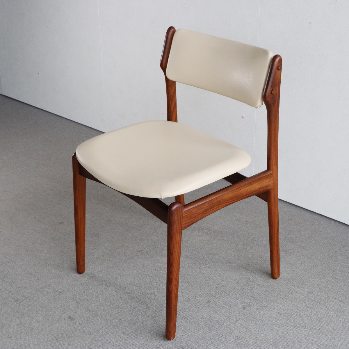 エリックバックErik Buchのダイニングチェア