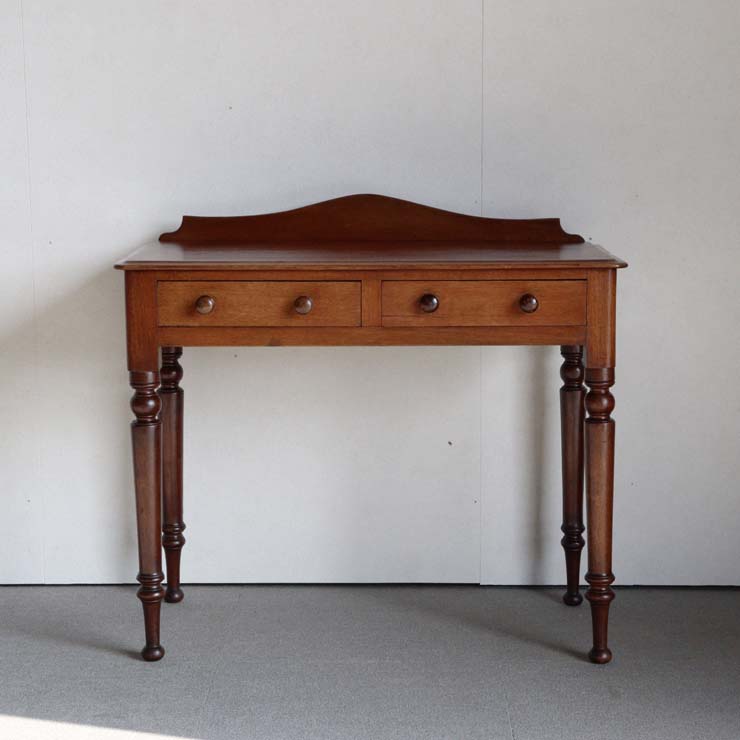 英国アンティークのマホガニー材を使用したホールテーブル