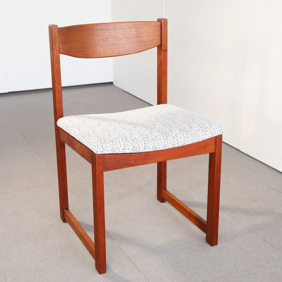 英国ヴィンテージのチーク材のチェア