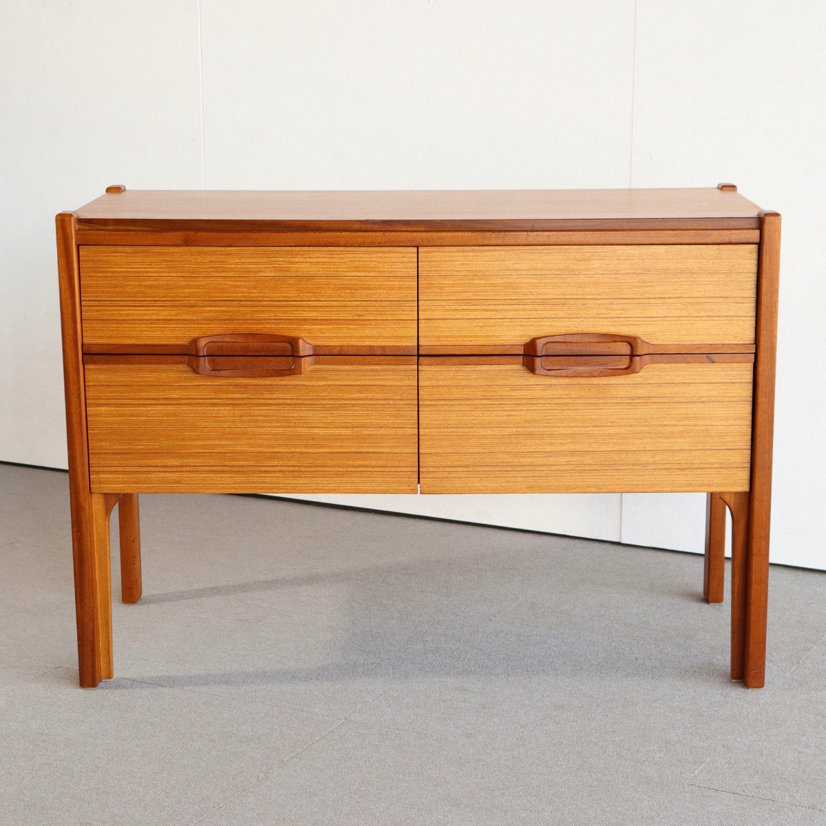 ネイサンNathenのチーク材のチェスト