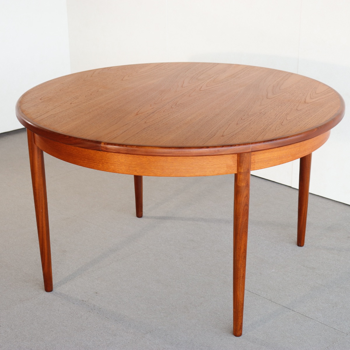 ジープランG-PLANのダイニングテーブル