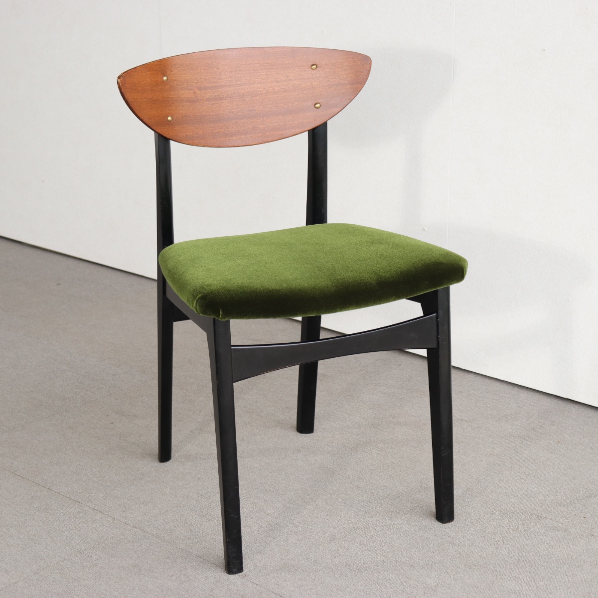 ネイサンNathanのダイニングチェア