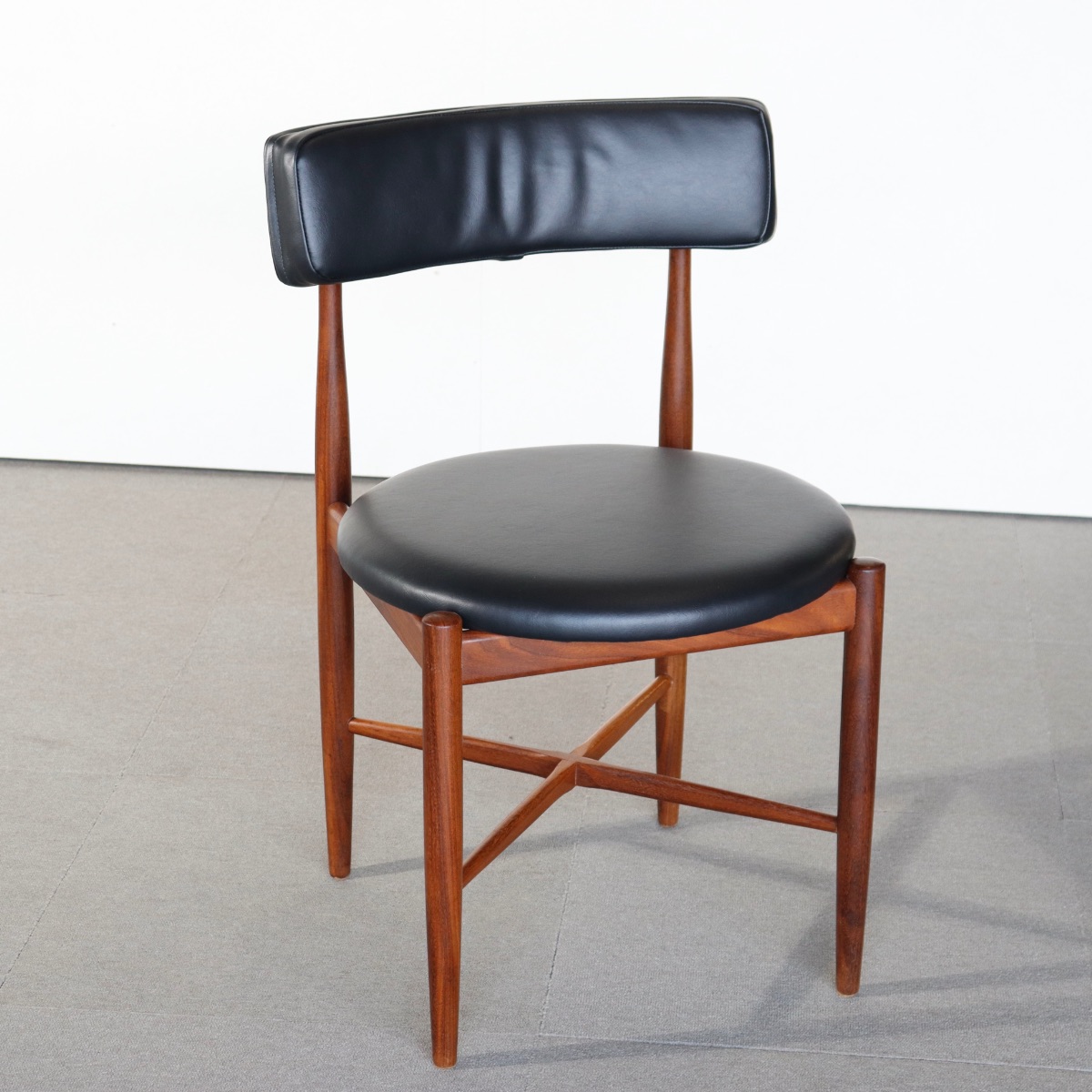 ジープランG-PLANのダイニングチェア