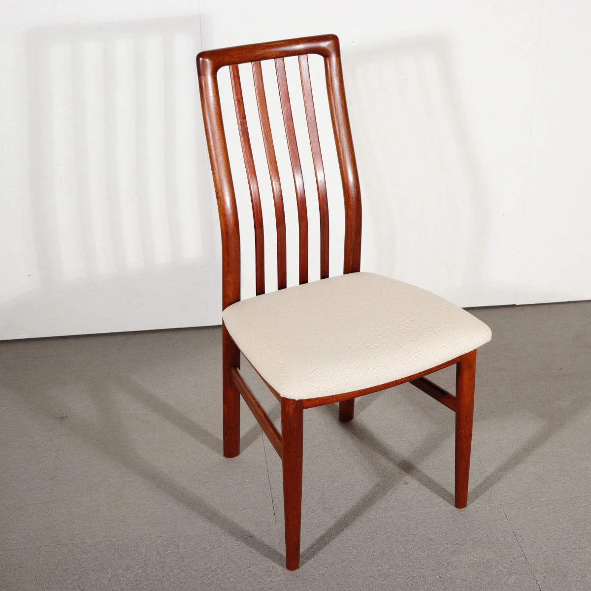 デンマーク製ダイニングチェア by Schou Andersen 座面は世界の尾州