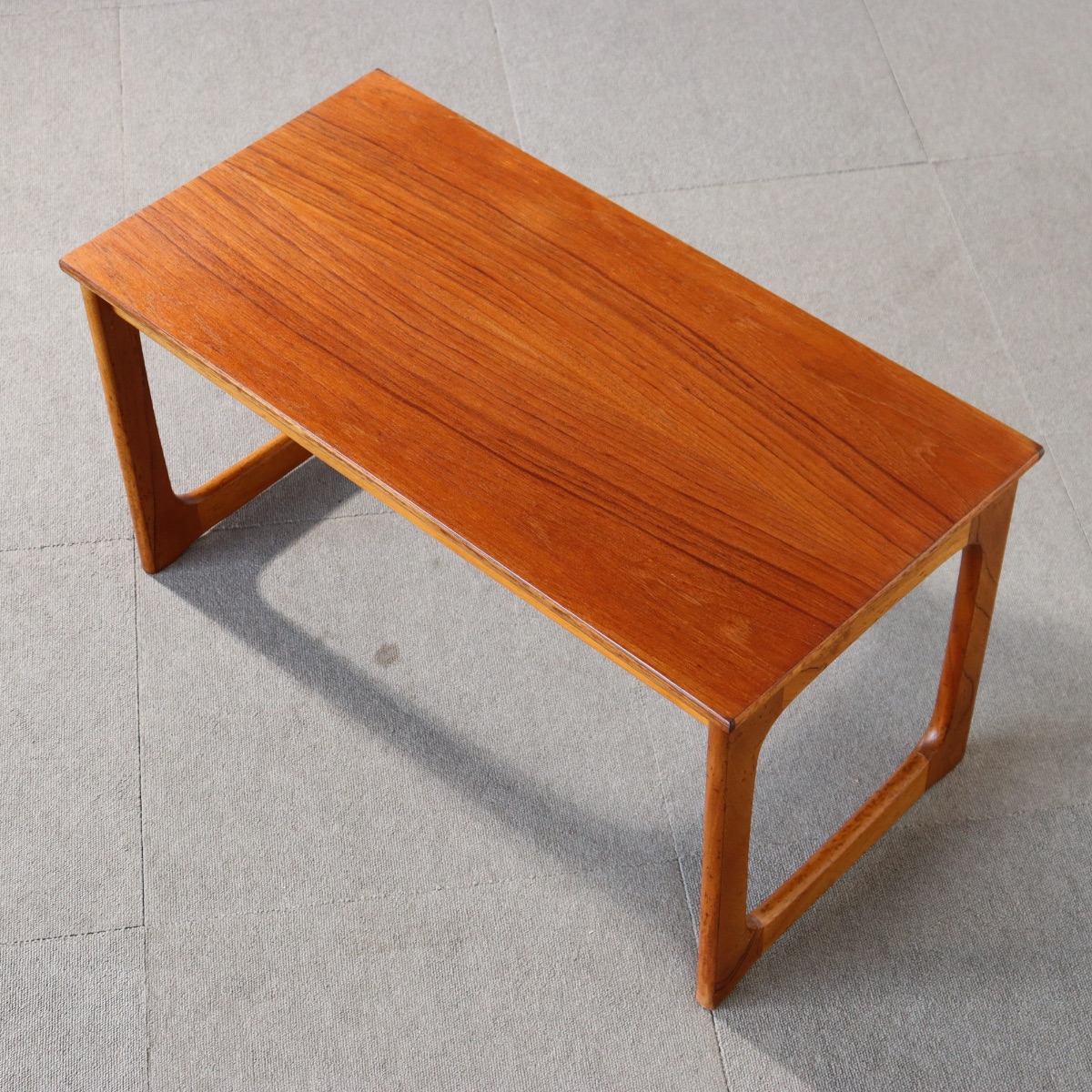 英国ヴィンテージのコーヒーテーブル