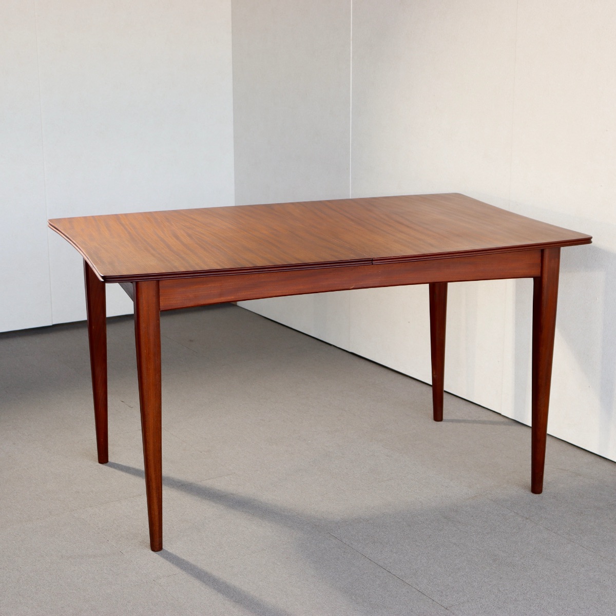 リチャード・ホーンビーのダイニングテーブル