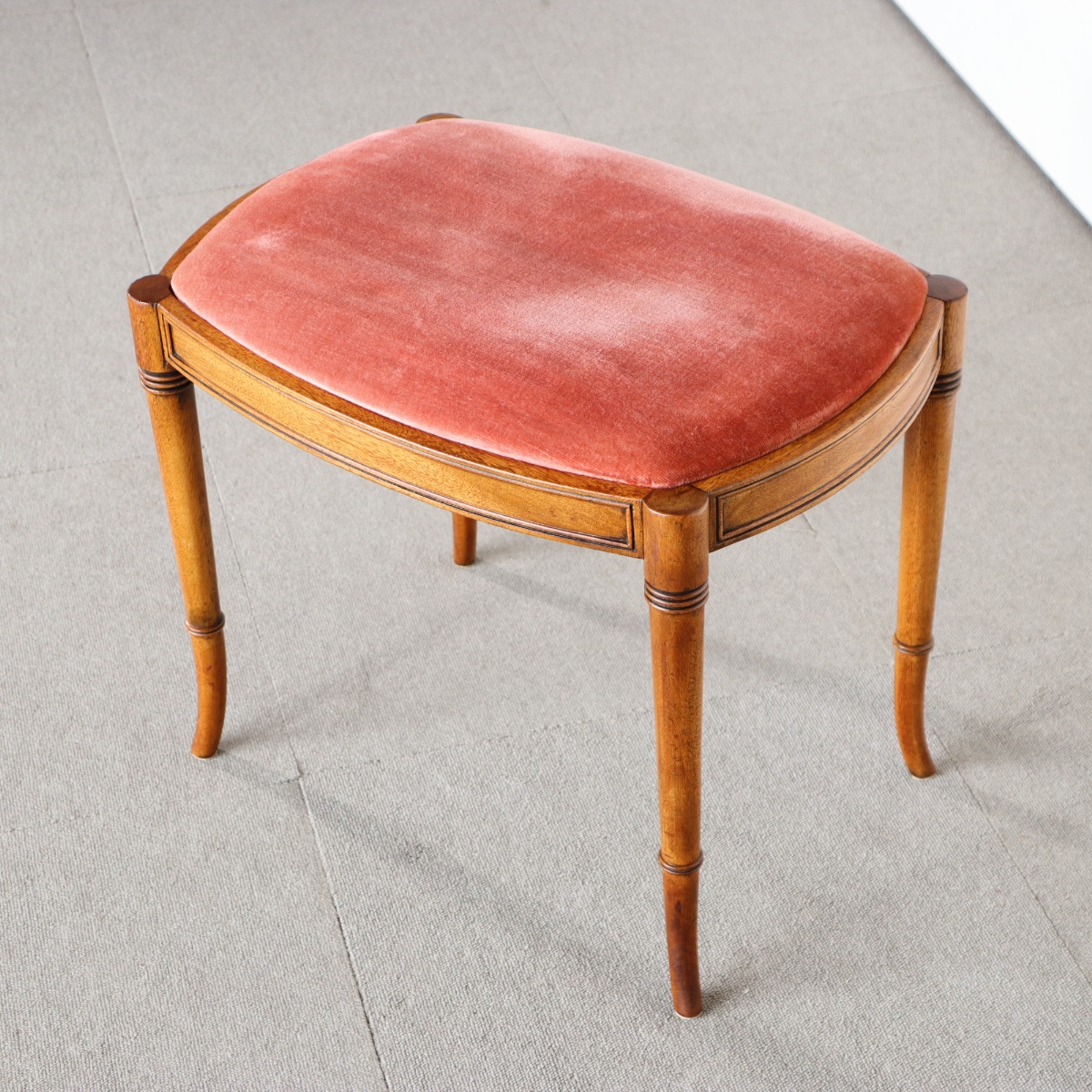 英国ヴィンテージのスツール