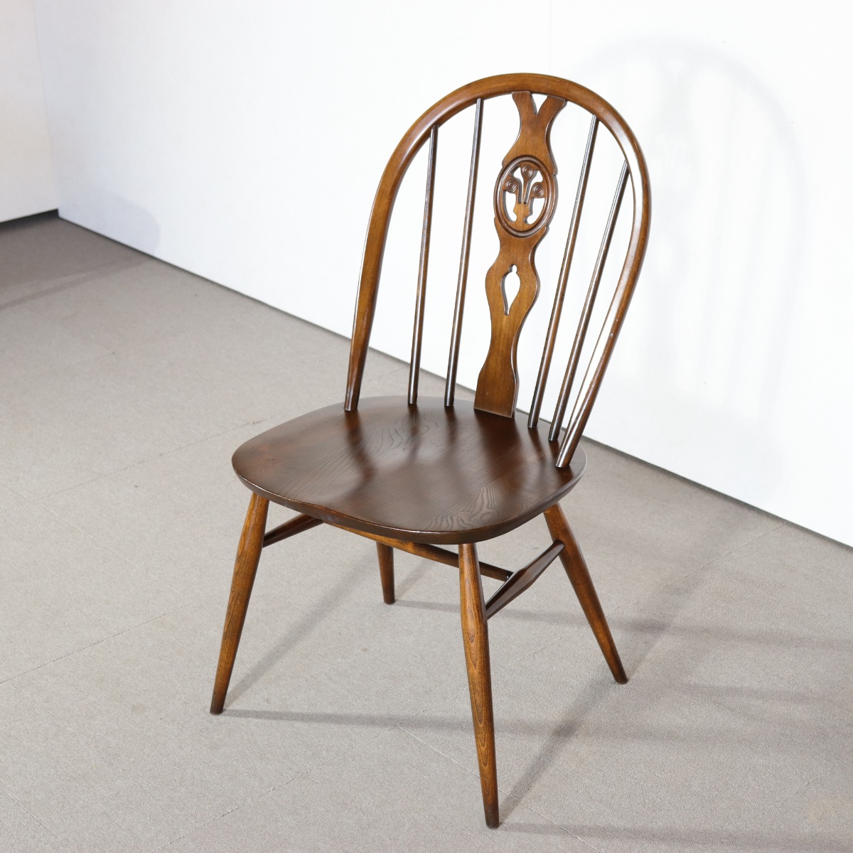 アーコールERCOL製チェア。木目の揺らぎが美しい北欧ヴィンテージ。自然な温もり。