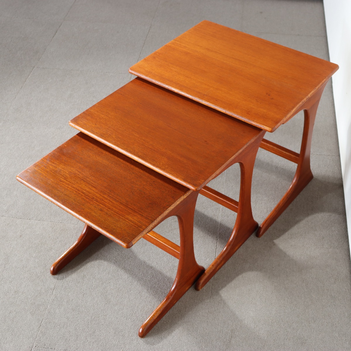 英国ヴィンテージのネスト