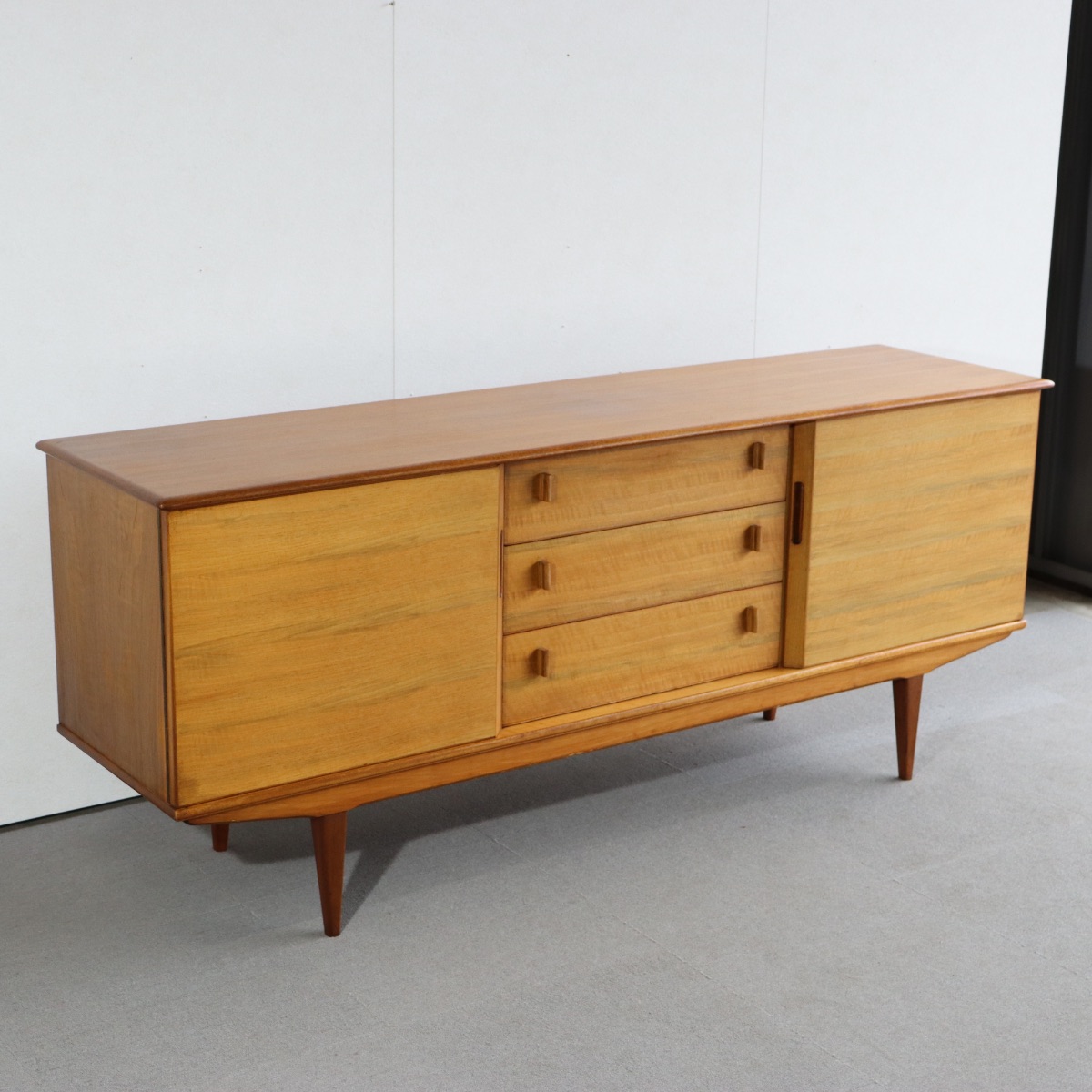 アルフレッドコックスAlfredCoxのサイドボード