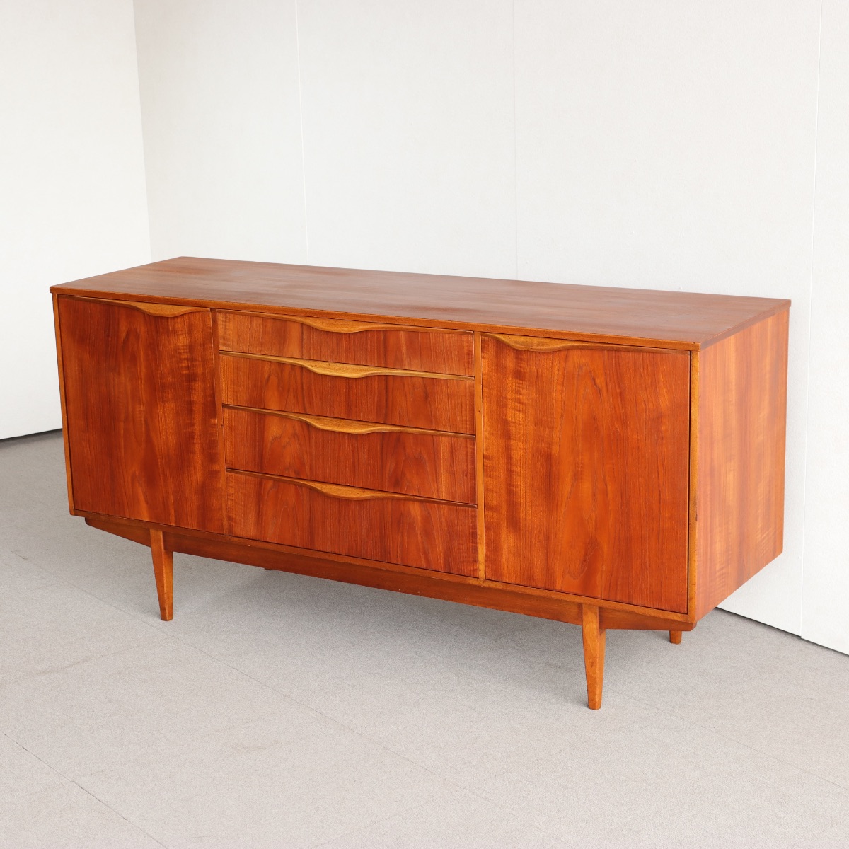 サトクリフオブトッドモーデンSUTCLIFFE OF　TODMORDENのサイドボード