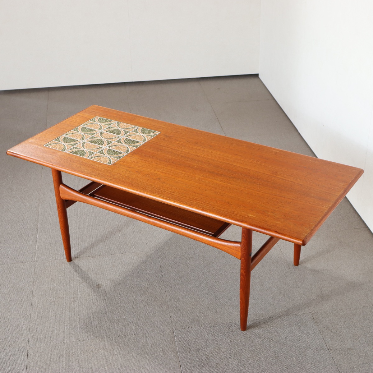 デンマーク製タイルトップコーヒーテーブル