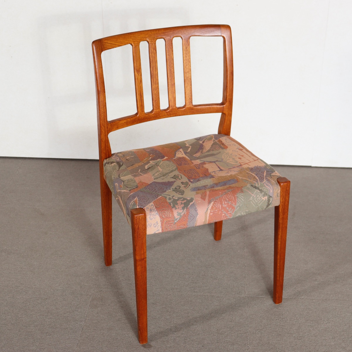 デンマーク製チーク材ヴィンテージのダイニングチェア