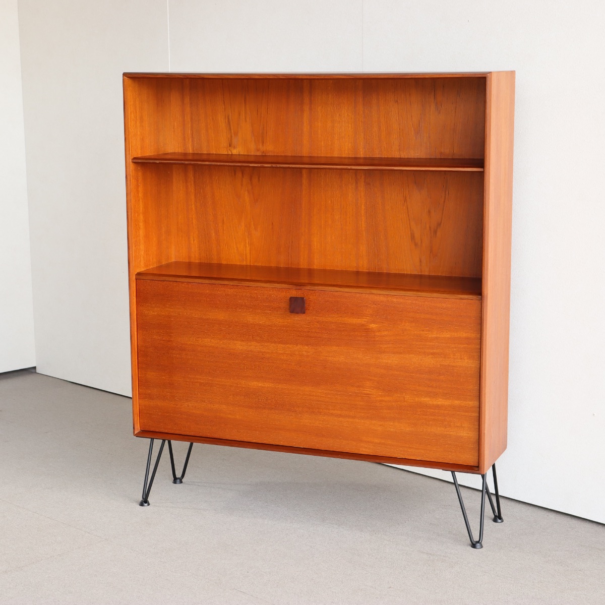 アイアンレッグを付けたジープランの棚