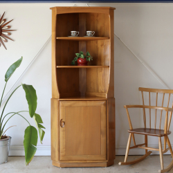 アーコール（ERCOL）製ビンテージのコーナーキャビネット