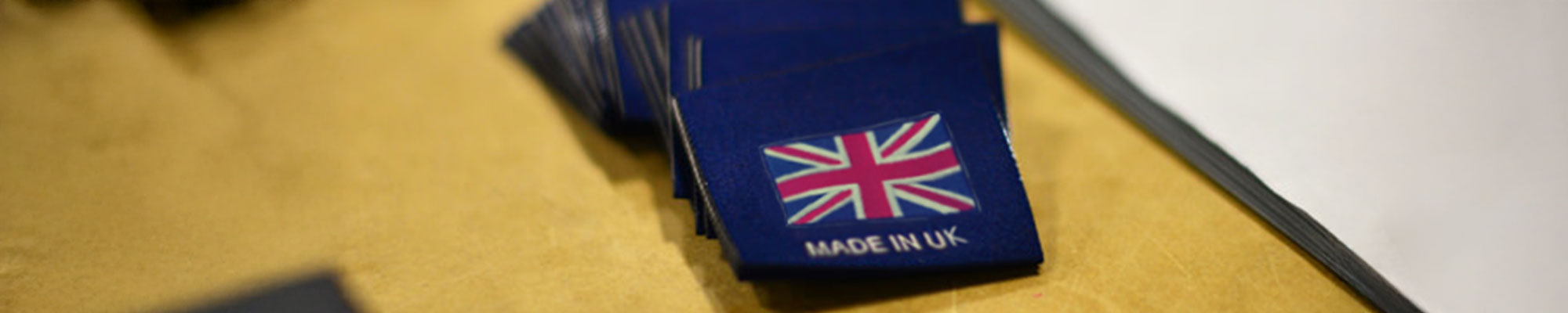 イギリス製のイメージ　タグ　細い