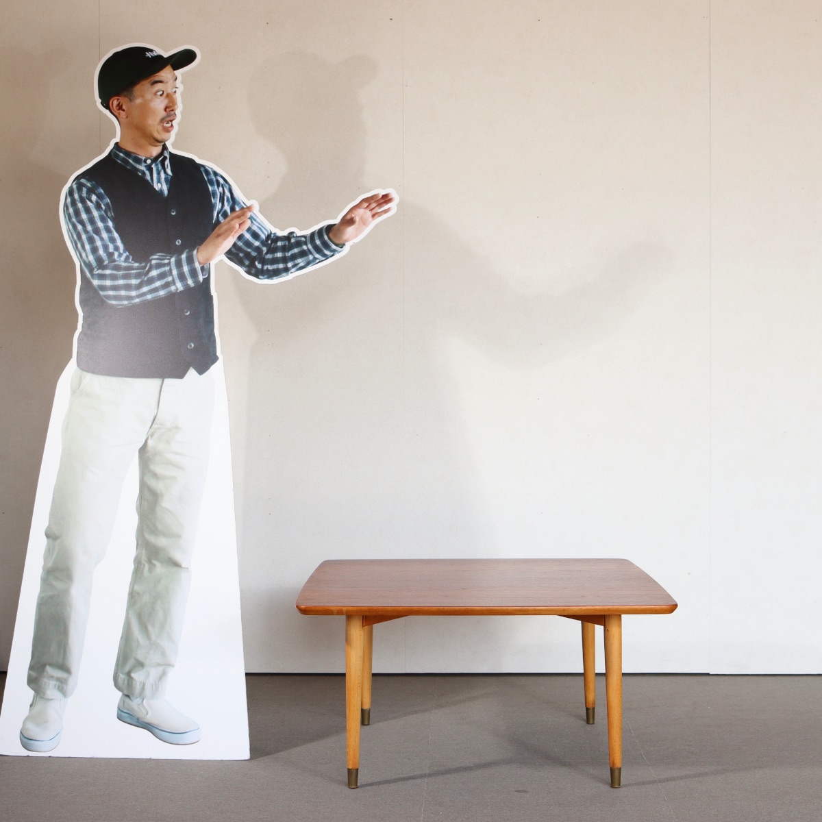 スウェーデン製のコーヒーテーブル