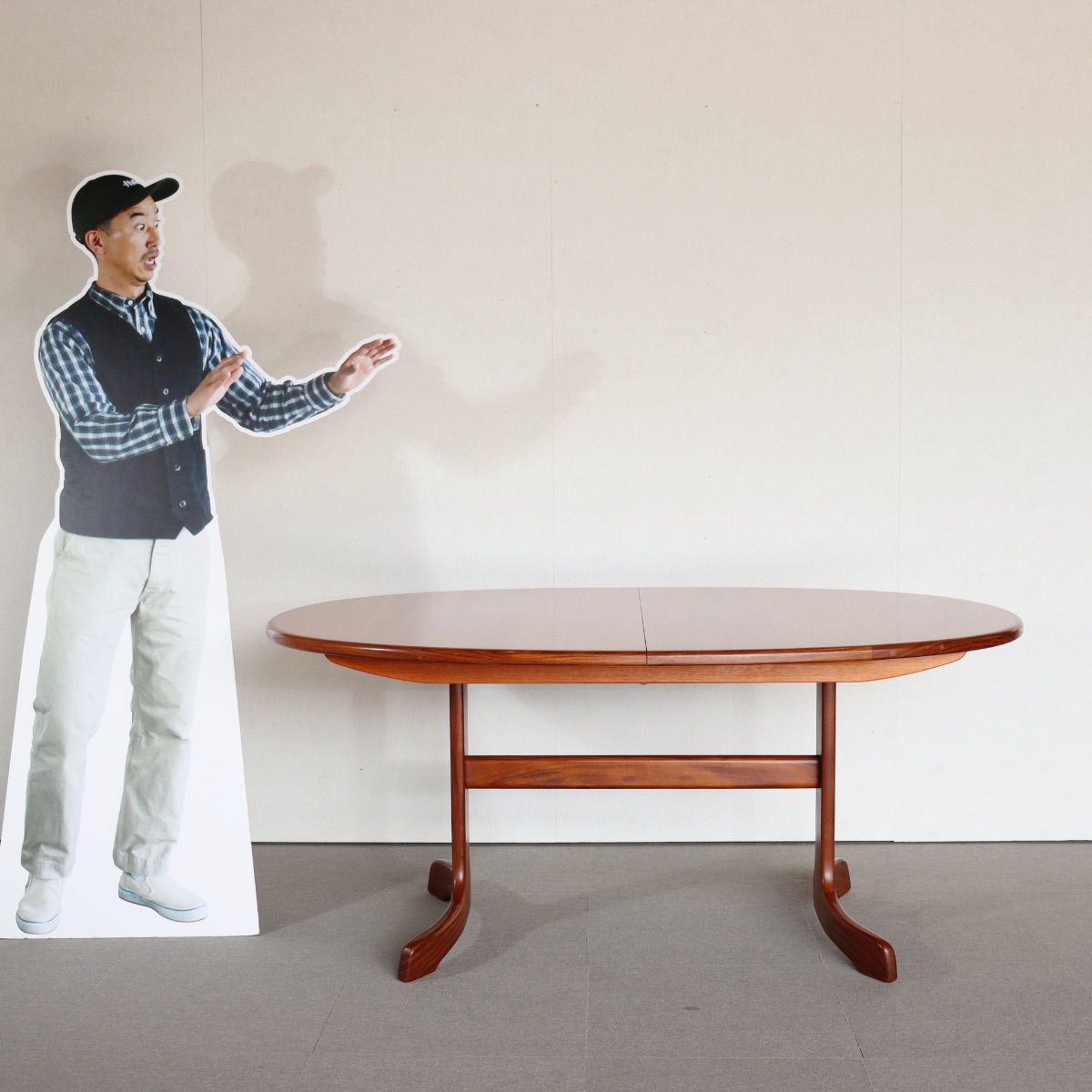 ジープランG-PLANのチーク材オーバル型ダイニングテーブル