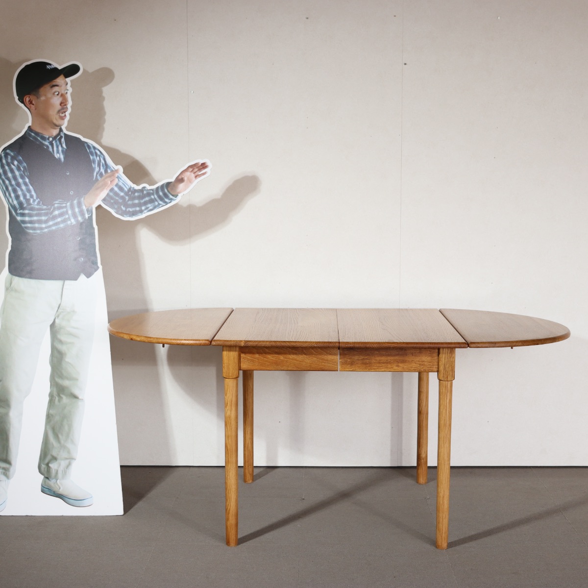 デンマーク製ダイニングテーブル。