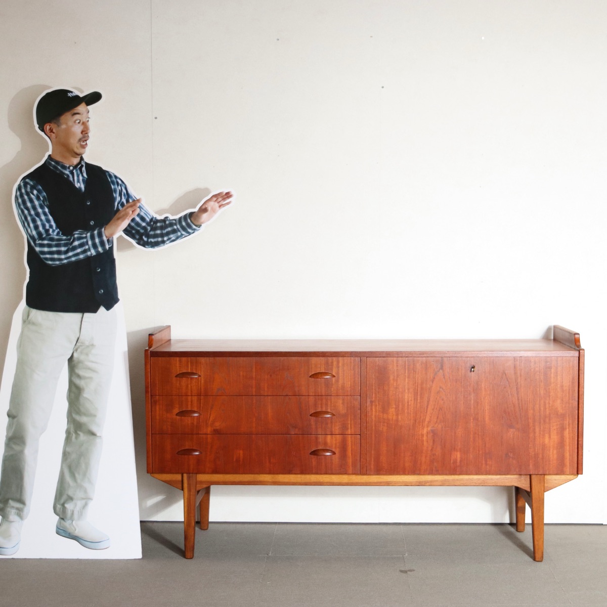 デンマーク製サイドボード