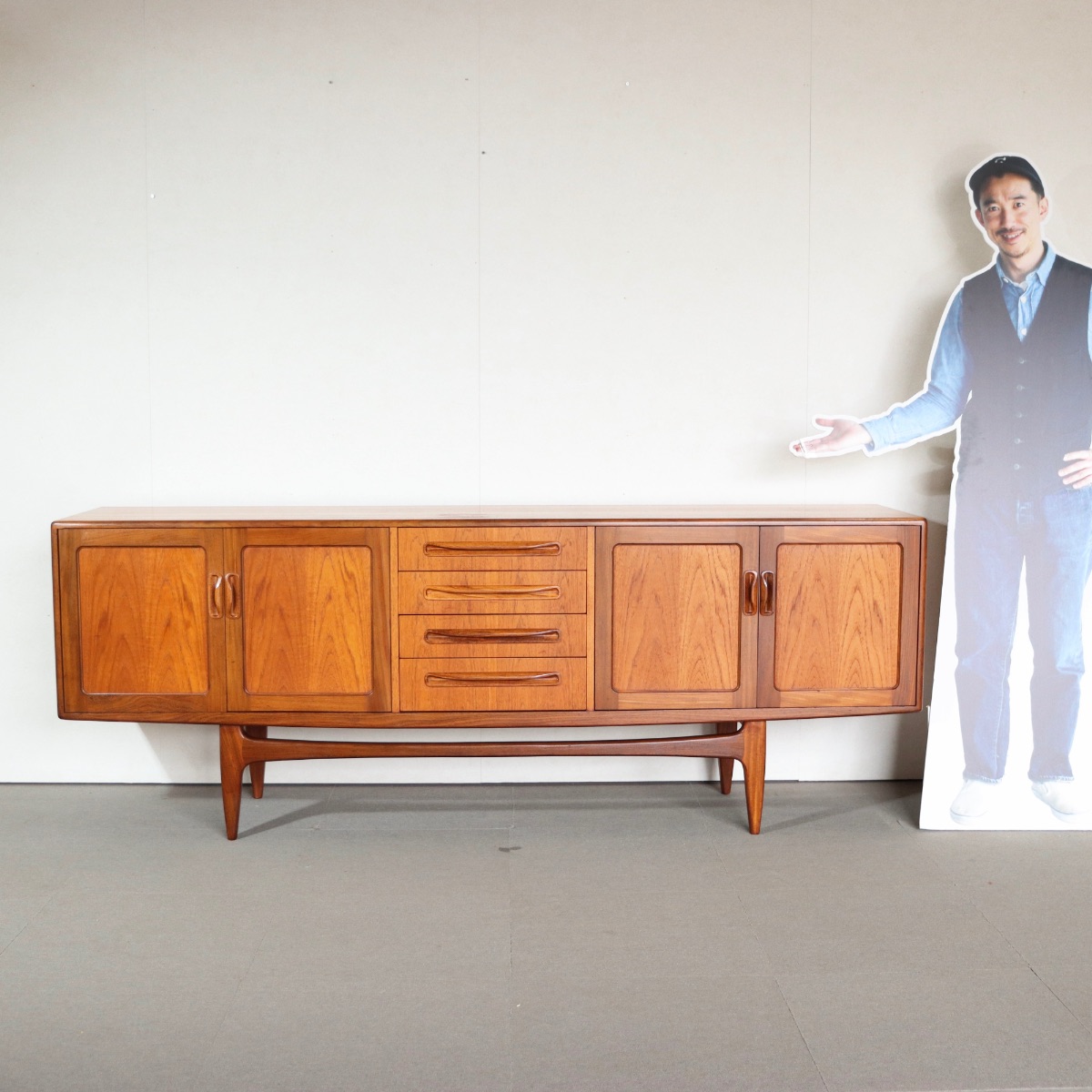 ジープランG-PLAN製サイドボード。通称ロングジョン。