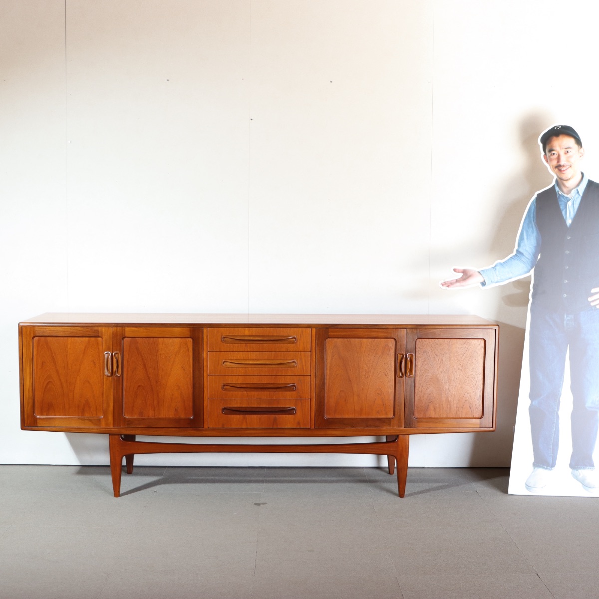 ジープランG-PLAN製サイドボード。通称ロングジョン。