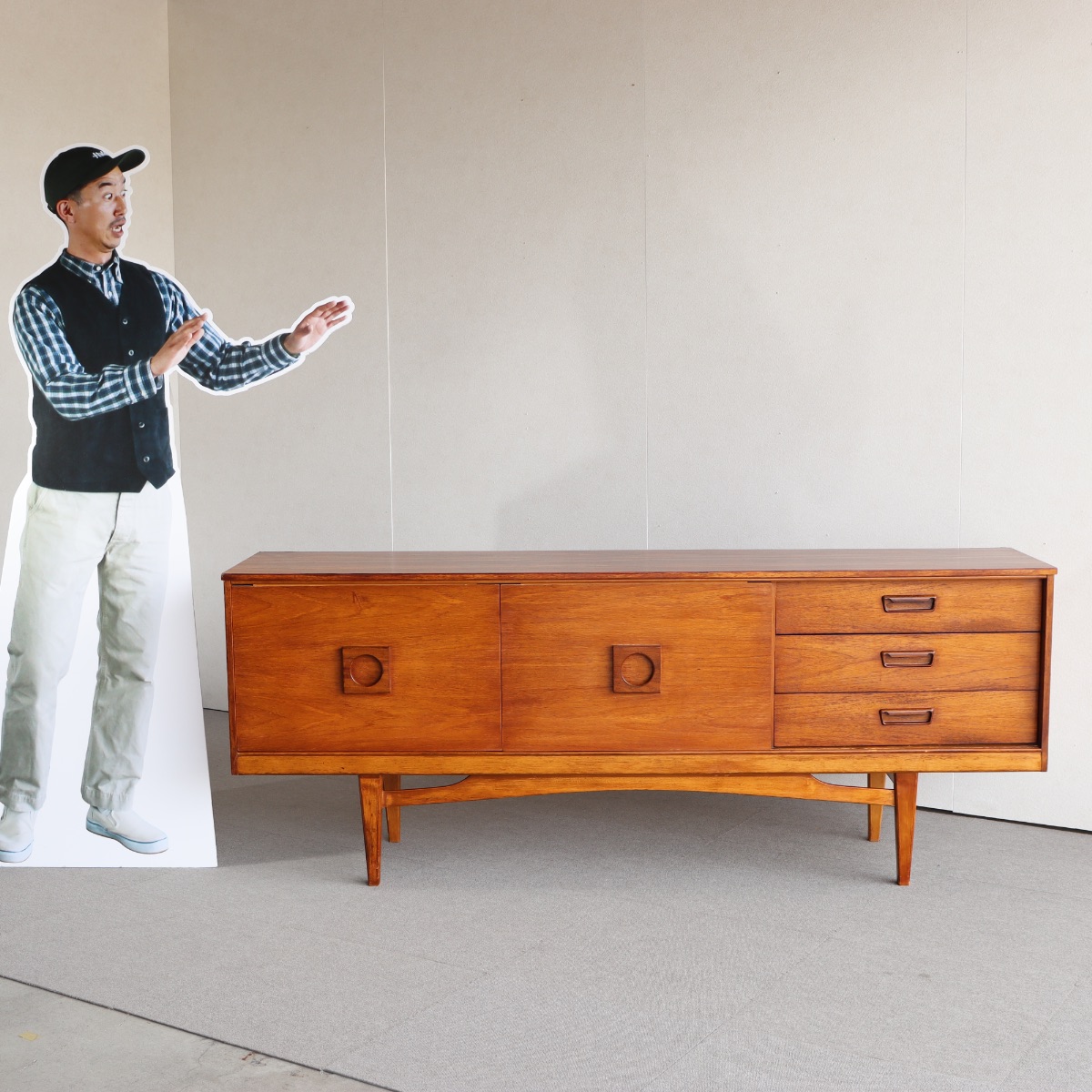 英国ヴィンテージのサイドボード