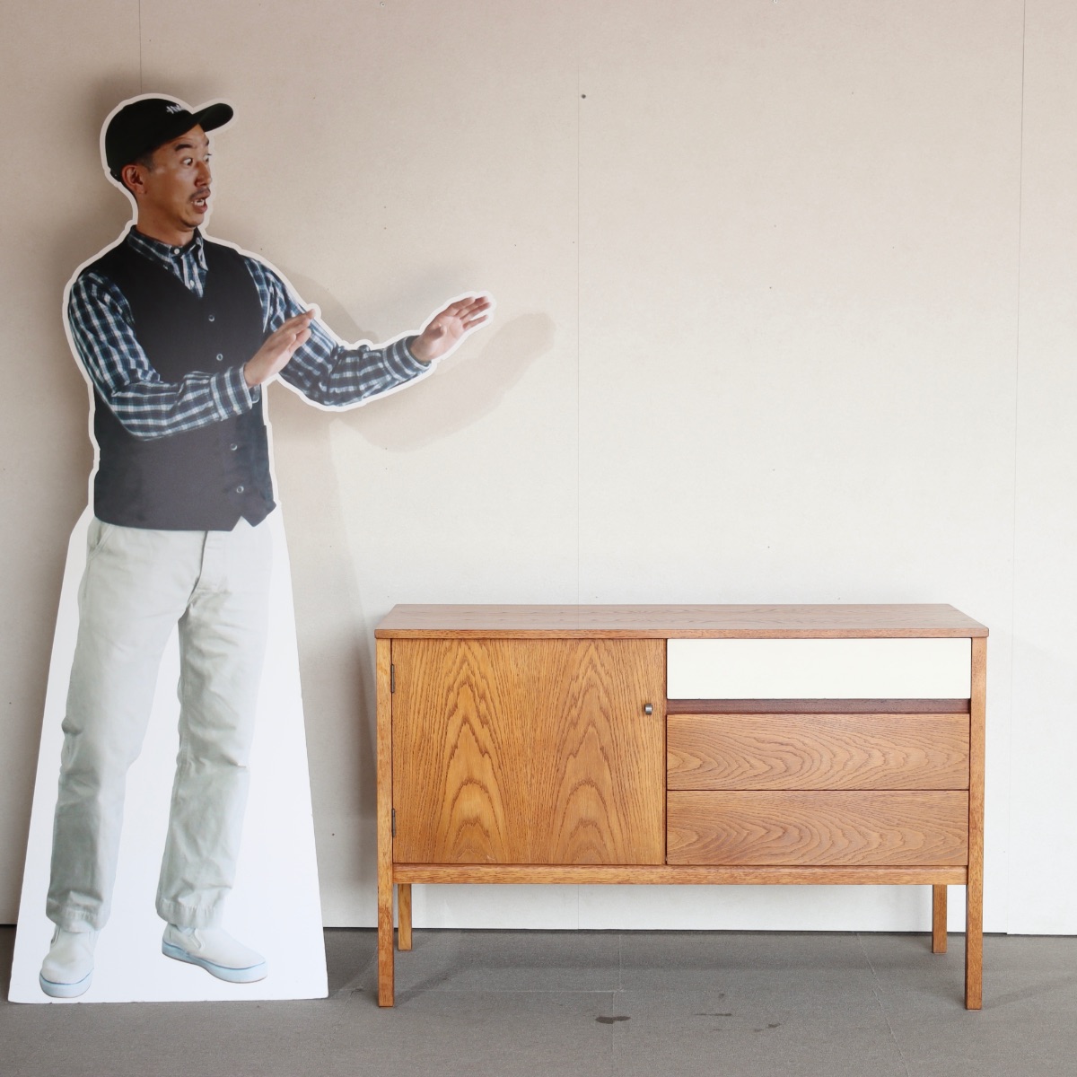 ジープランG-PLANキャビネット。 木の温もりが伝わるオーク材北欧ヴィンテージ。自然体の魅力。