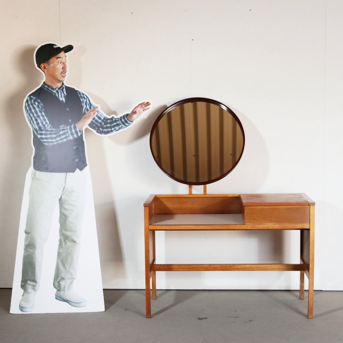 ジープランG-PLANドレッサー。オーク材の木目が穏やかに浮かぶ北欧ヴィンテージ。上質な一台。