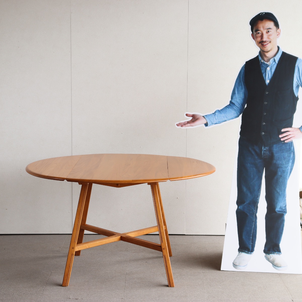 アーコールERCOLのダイニングテーブル