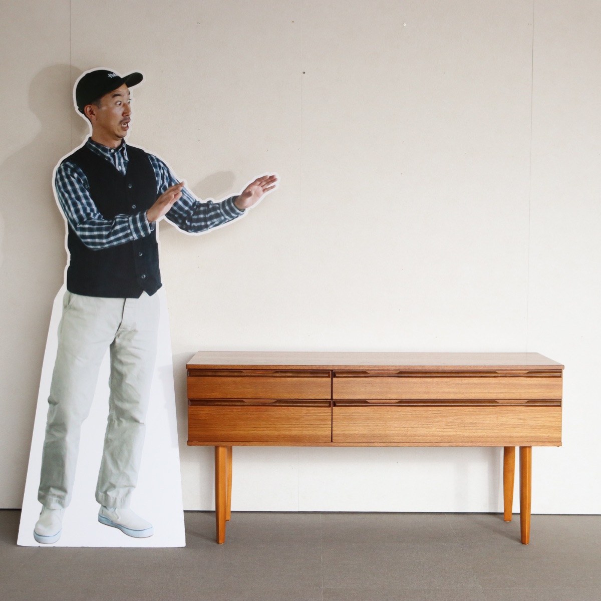 AVALONアヴァロンサイドボード。空間を格上げするヴィンテージ家具。美しい木目が魅力。