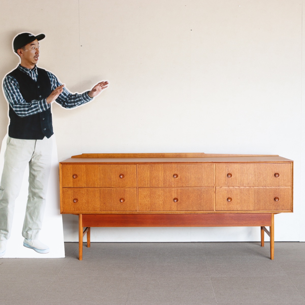 メレデューMEREDEWサイドボード。上質な仕上がりが魅力のヴィンテージ家具。長く愛用できる一台。