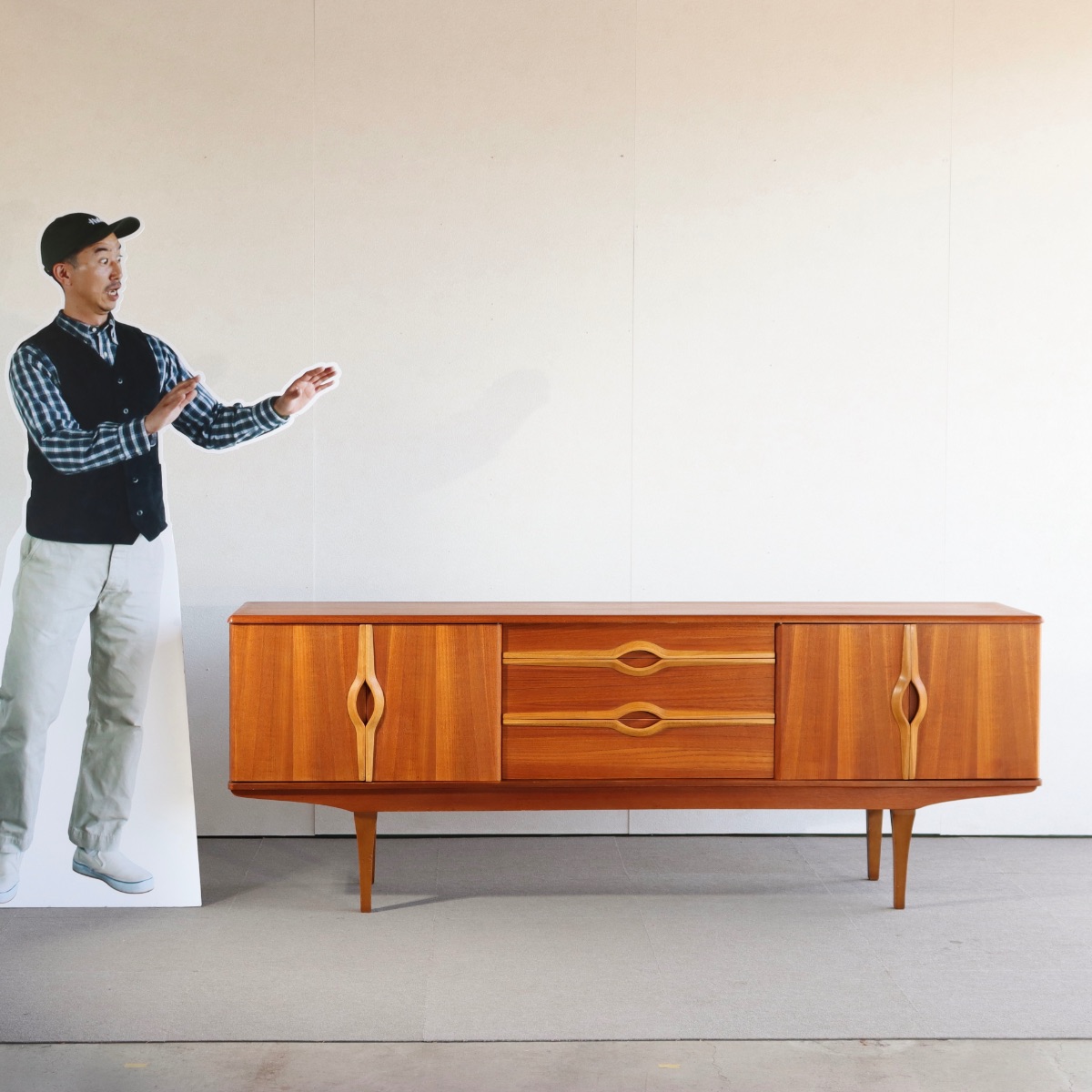 キキじゃない方】 ストーンヒルSTONEHILL製チーク材サイドボード 送料込み