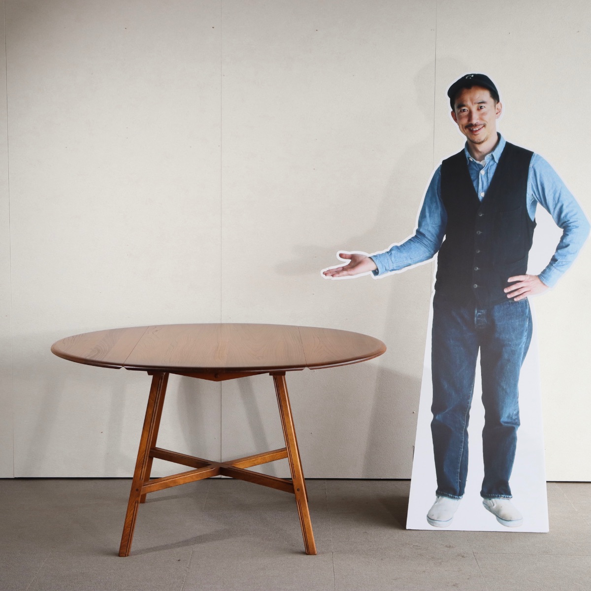 アーコールERCOLのテーブル