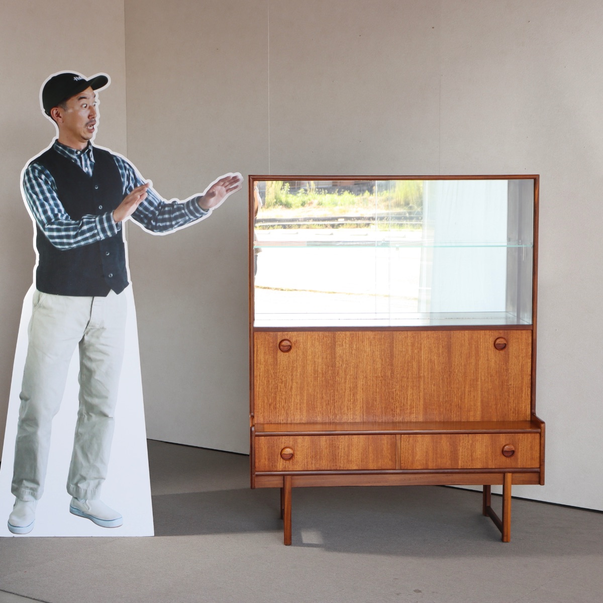 送料込み】【普通のキャビネット、ではございません！】 ターニッジ