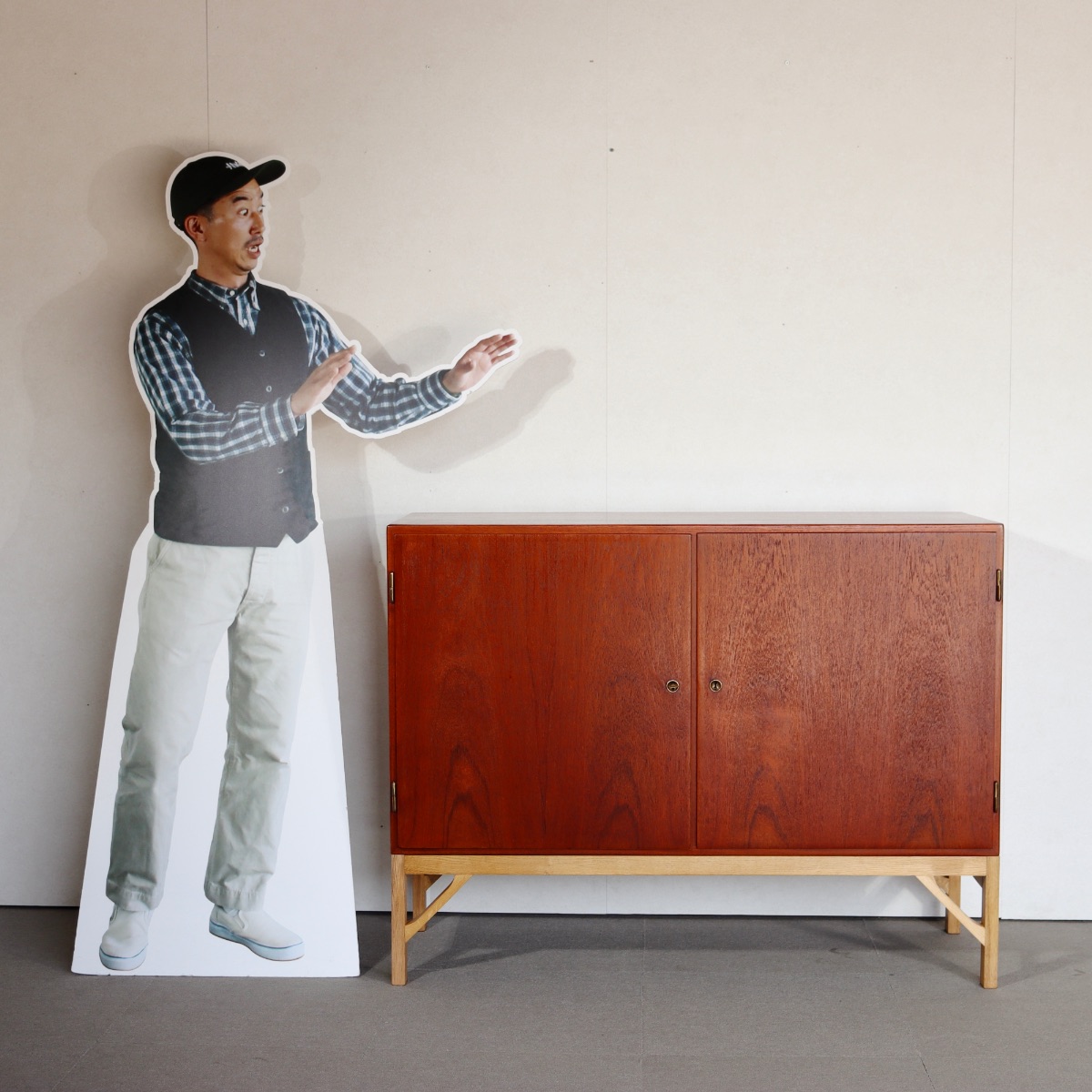 BorgeMogensenサイドボード。洗練された空間を演出するヴィンテージ家具。美しい木目が魅力。