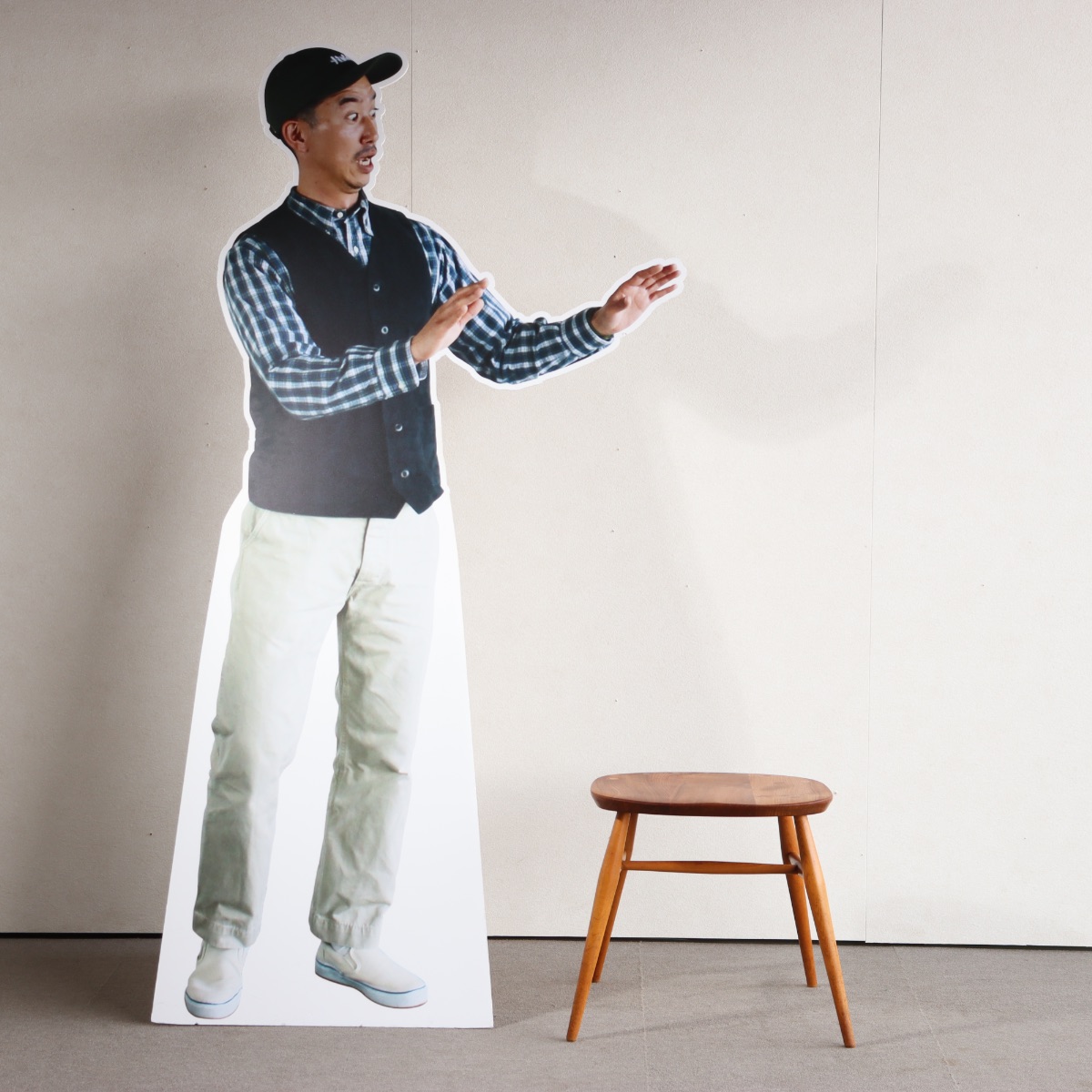 英国ヴィンテージのスツール