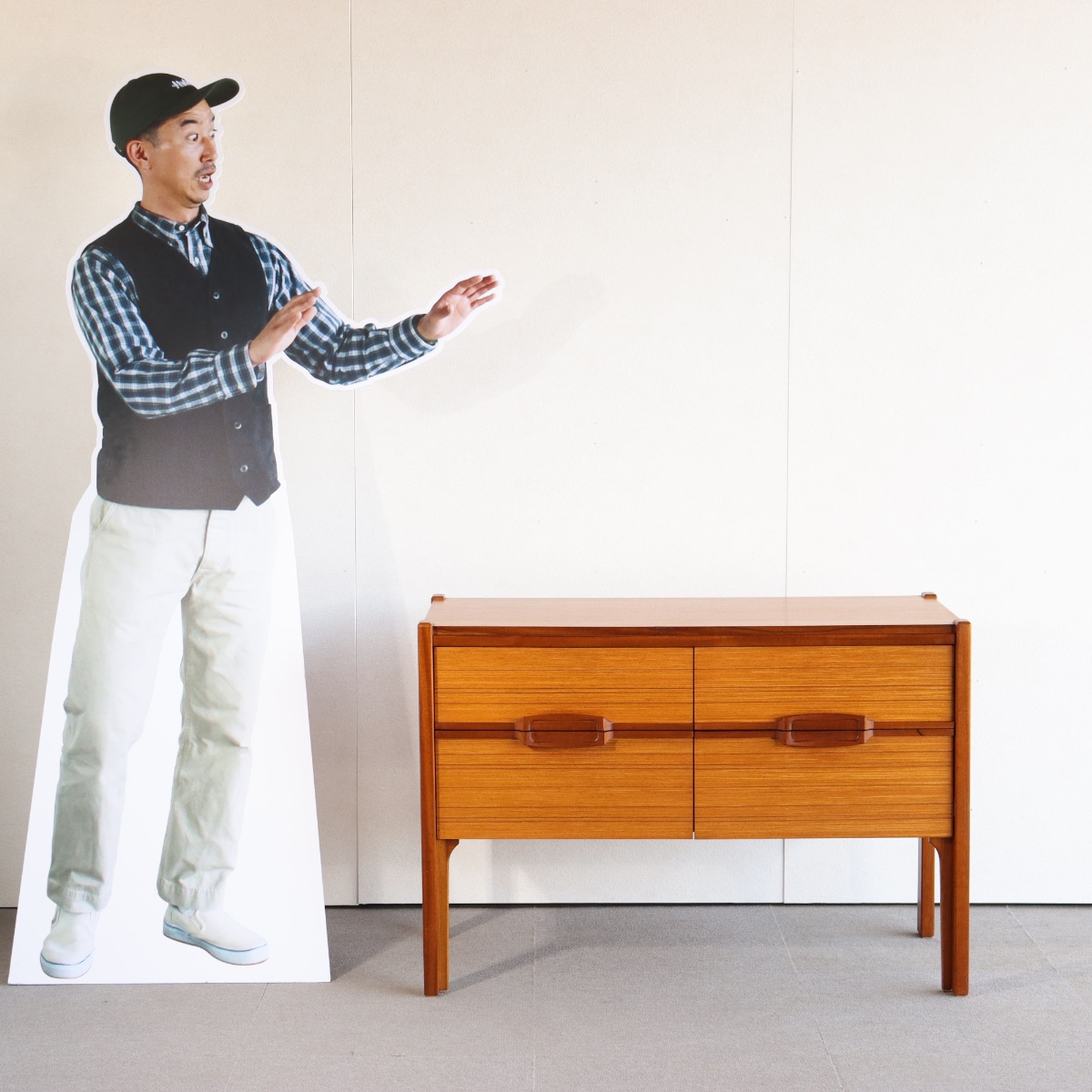 ネイサンNathenのチーク材のチェスト